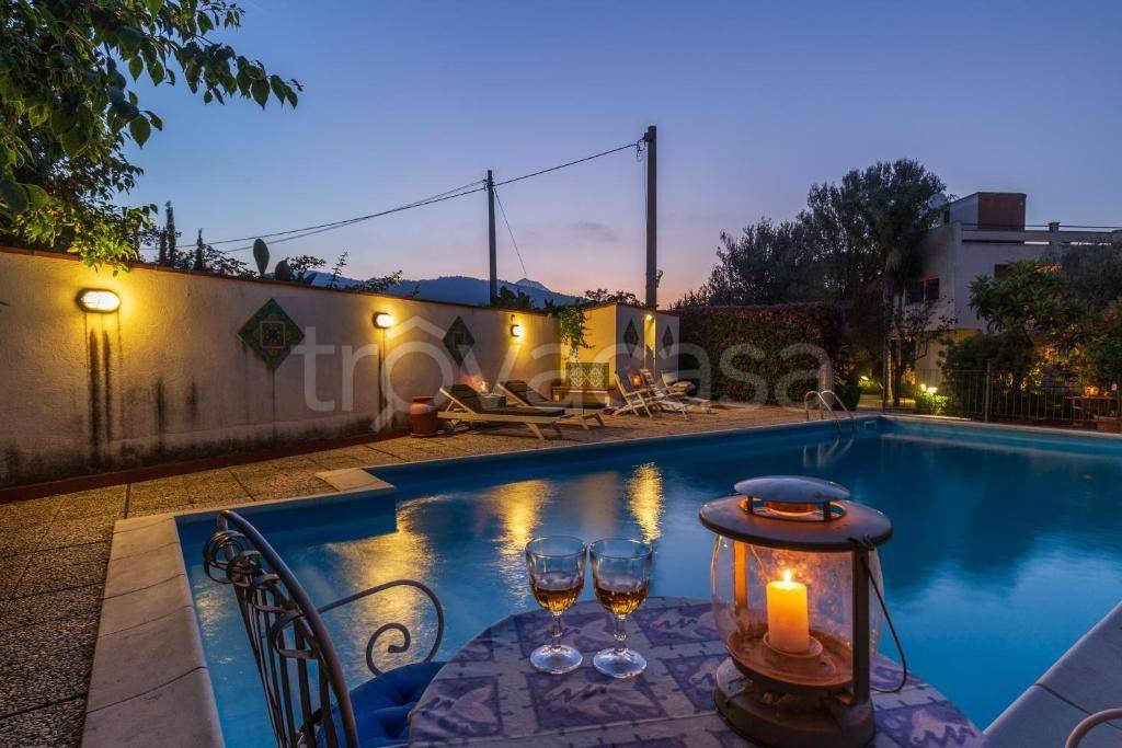 casa indipendente in vendita a Palermo in zona Villagrazia/Falsomiele