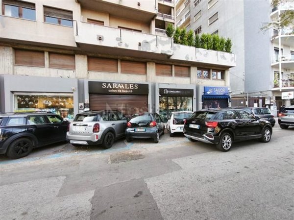 locale commerciale in vendita a Palermo in zona Politeama