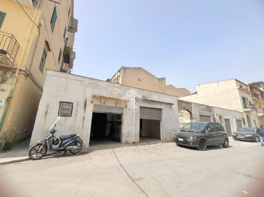 locale di sgombero in vendita a Palermo in zona Noce