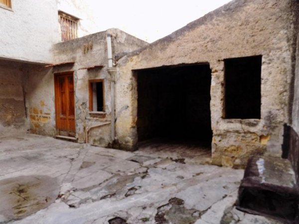 locale di sgombero in vendita a Palermo in zona Mezzomonreale
