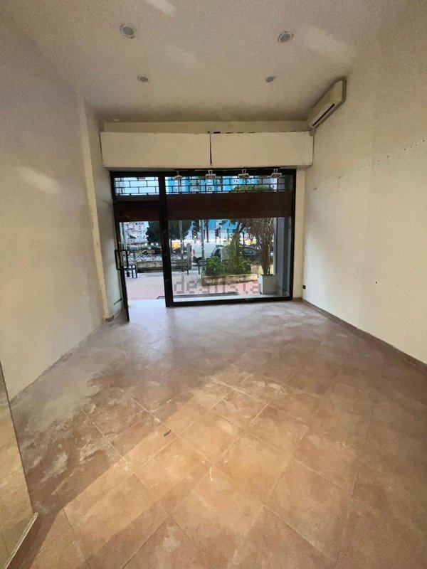 locale commerciale in vendita a Palermo in zona Uditore