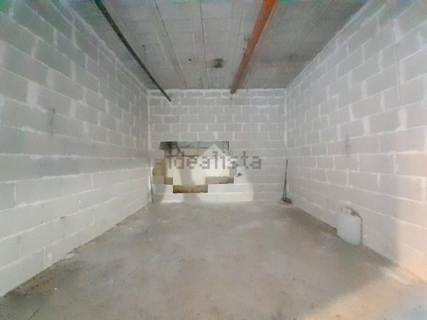 locale di sgombero in vendita a Palermo in zona Arenella/Vergine Maria