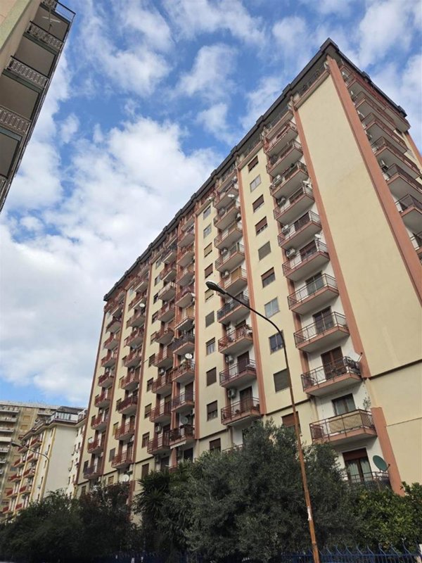 appartamento in vendita a Palermo in zona Zisa