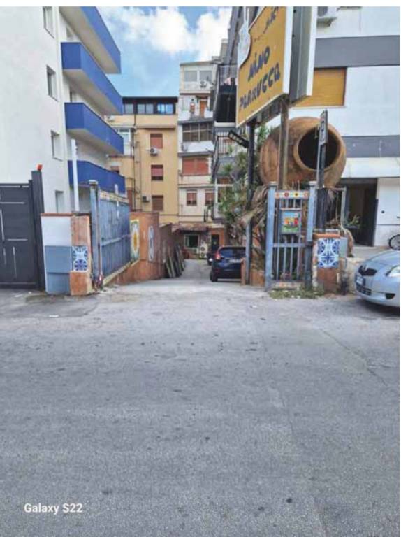 negozio in vendita a Palermo in zona San Lorenzo