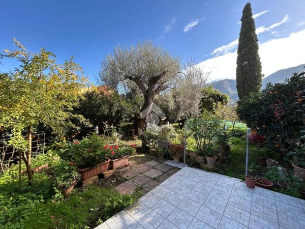 casa indipendente in vendita a Palermo in zona Villagrazia/Falsomiele