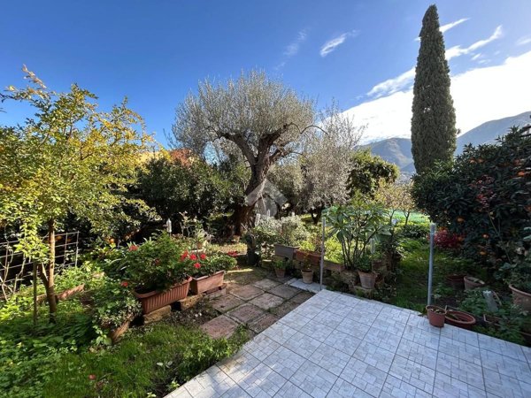 casa indipendente in vendita a Palermo in zona Villagrazia/Falsomiele