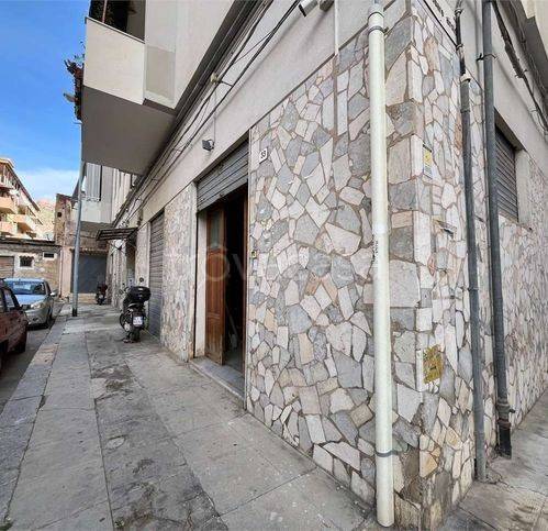 negozio in vendita a Palermo in zona Montepellegrino