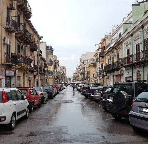 negozio in vendita a Palermo in zona Montepellegrino