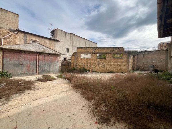 locale di sgombero in vendita a Palermo in zona Zisa