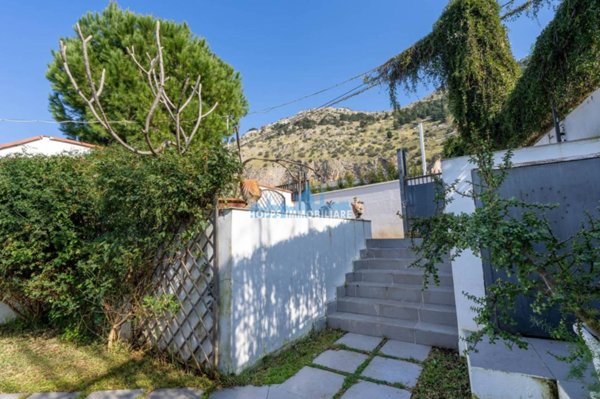 casa indipendente in vendita a Palermo in zona Pallavicino