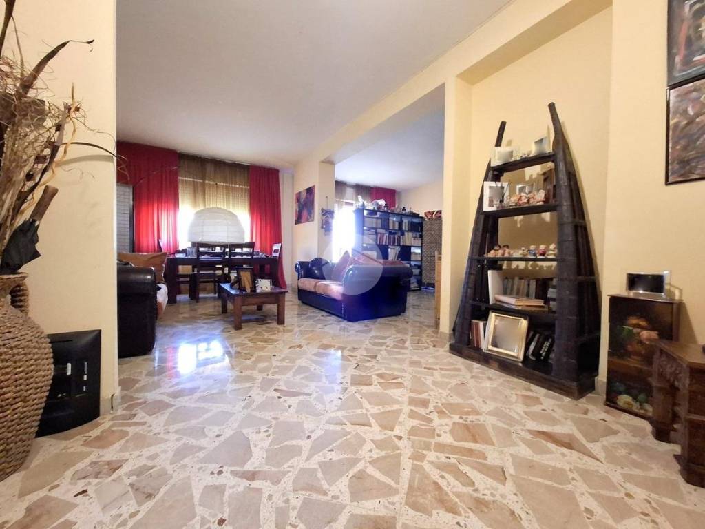 appartamento in vendita a Palermo in zona Malaspina/Palagonia