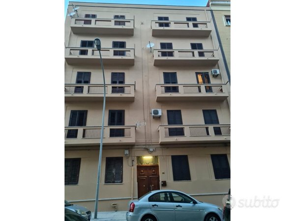 intera palazzina in vendita a Palermo in zona Zisa