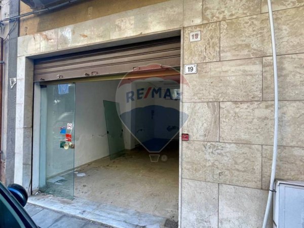 negozio in vendita a Palermo in zona Malaspina/Palagonia