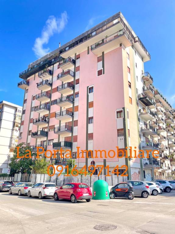 appartamento in vendita a Palermo in zona Malaspina/Palagonia