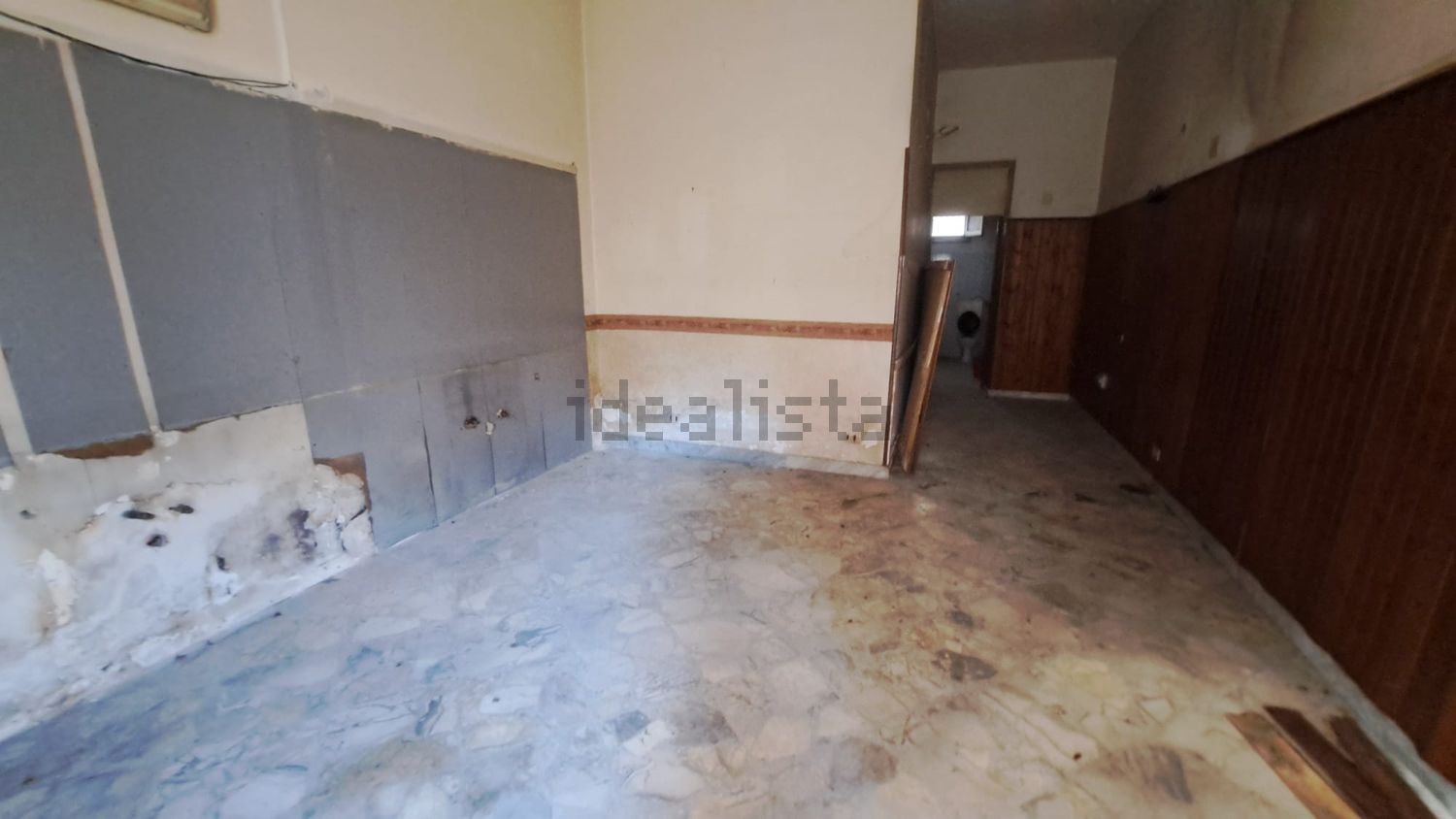 locale commerciale in vendita a Palermo in zona Villagrazia/Falsomiele