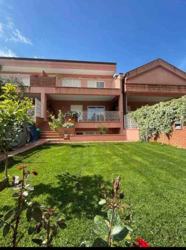 casa indipendente in vendita a Palermo in zona Mondello