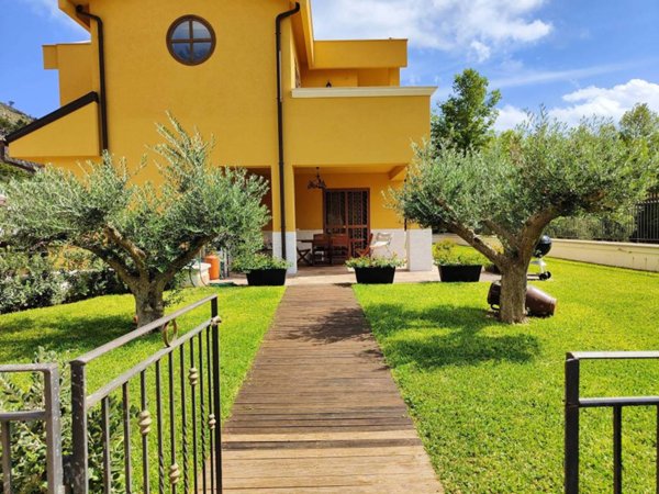 casa indipendente in vendita a Palermo in zona Mondello