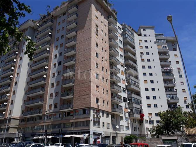 appartamento in vendita a Palermo in zona Politeama