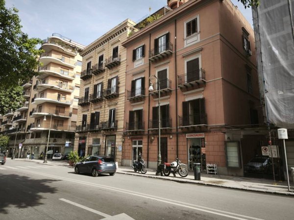 appartamento in vendita a Palermo in zona Politeama