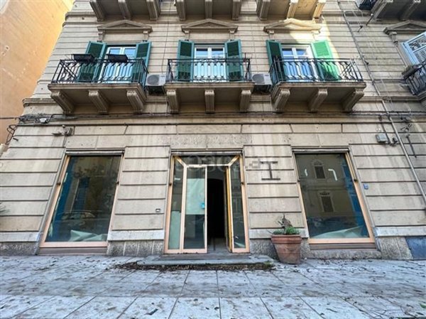 locale commerciale in vendita a Palermo in zona Libertà