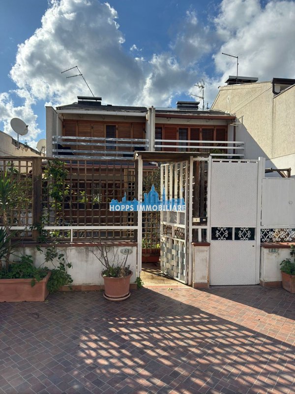 casa indipendente in vendita a Palermo in zona Partanna