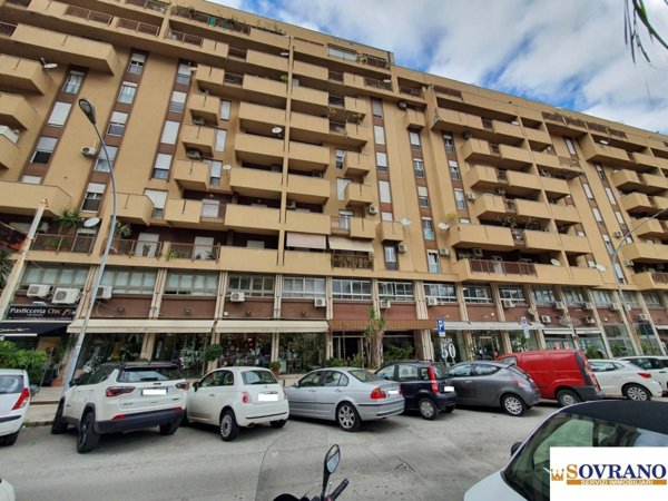 appartamento in vendita a Palermo in zona Malaspina/Palagonia