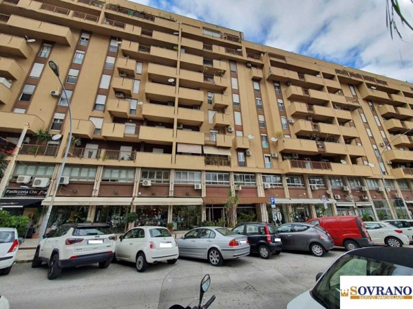 appartamento in vendita a Palermo in zona Malaspina/Palagonia