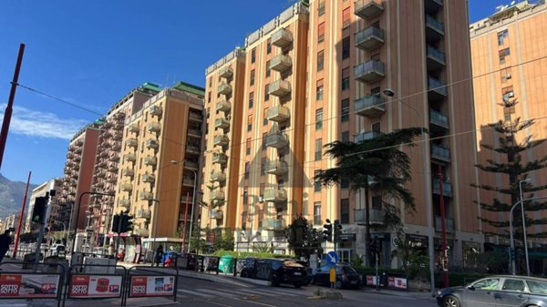appartamento in vendita a Palermo in zona Malaspina/Palagonia