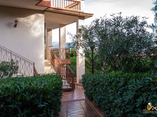 casa indipendente in vendita a Palermo in zona Villagrazia/Falsomiele