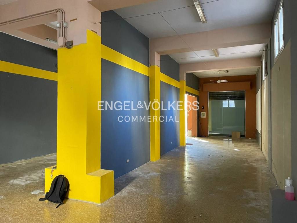 negozio in vendita a Palermo in zona Politeama