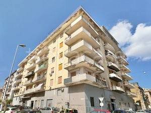 appartamento in vendita a Palermo in zona Malaspina/Palagonia
