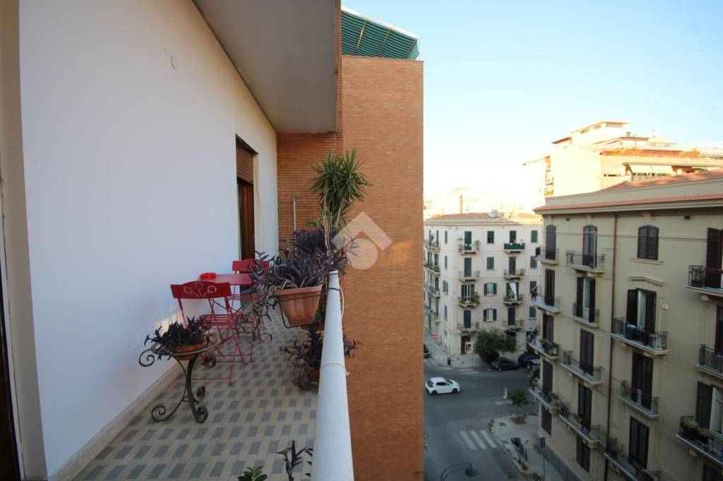 appartamento in vendita a Palermo in zona Politeama