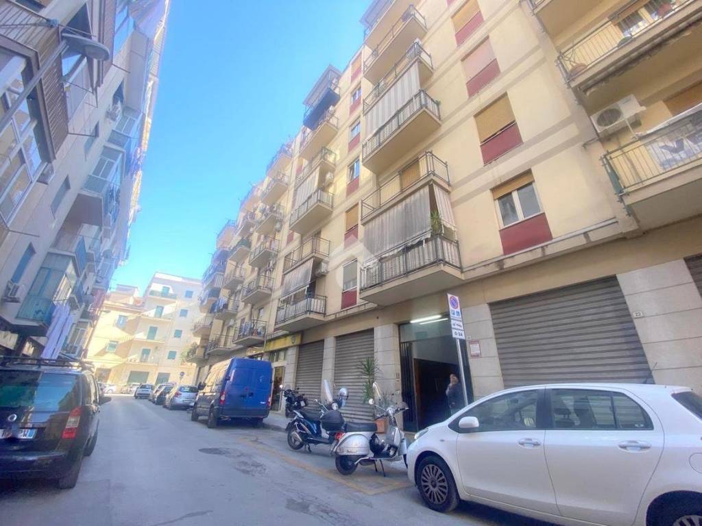 appartamento in vendita a Palermo in zona Malaspina/Palagonia