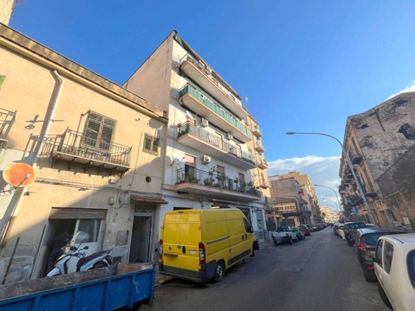 appartamento in vendita a Palermo in zona Malaspina/Palagonia