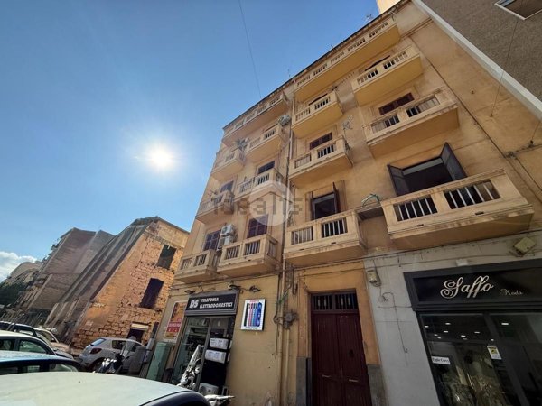 appartamento in vendita a Palermo in zona Zisa