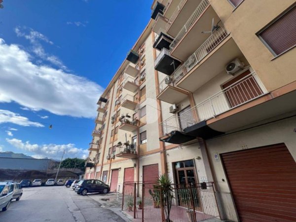 appartamento in vendita a Palermo in zona Montegrappa / Santa Rosalia