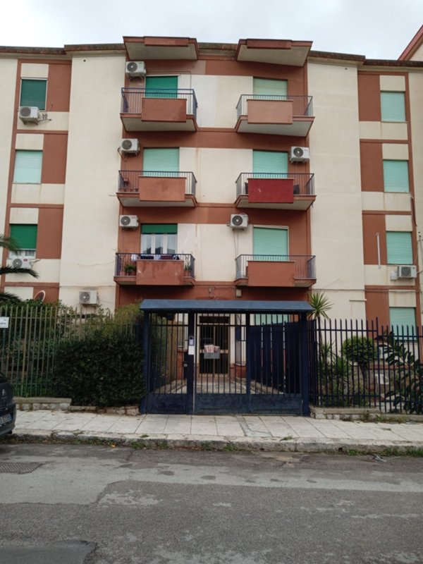 appartamento in vendita a Palermo in zona Montegrappa / Santa Rosalia