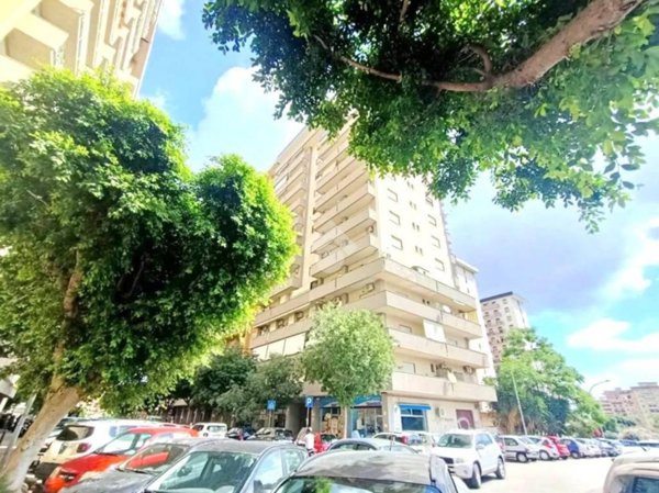 appartamento in vendita a Palermo in zona Zisa