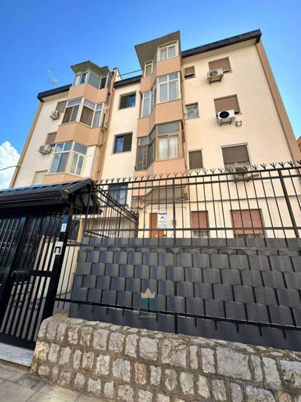 appartamento in vendita a Palermo in zona Montegrappa / Santa Rosalia