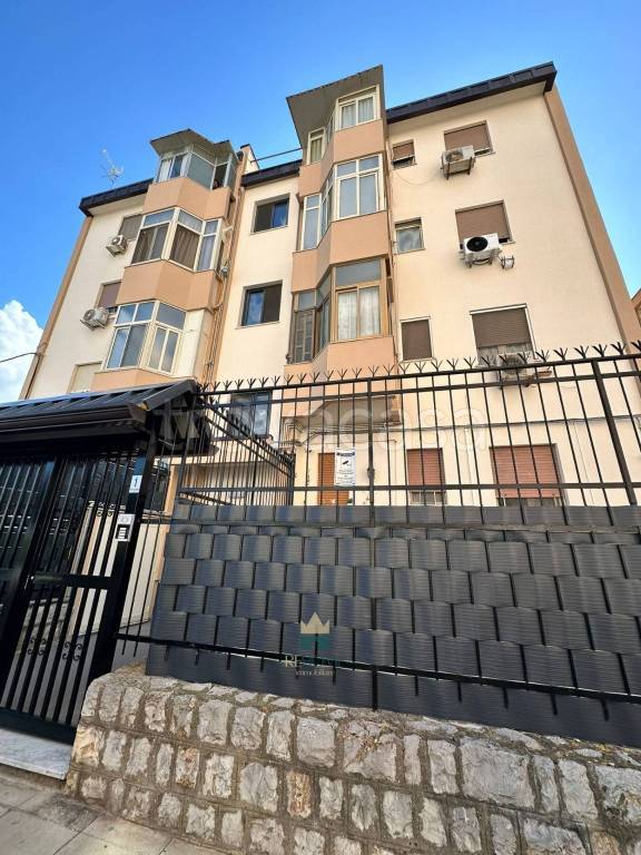 appartamento in vendita a Palermo in zona Montegrappa / Santa Rosalia