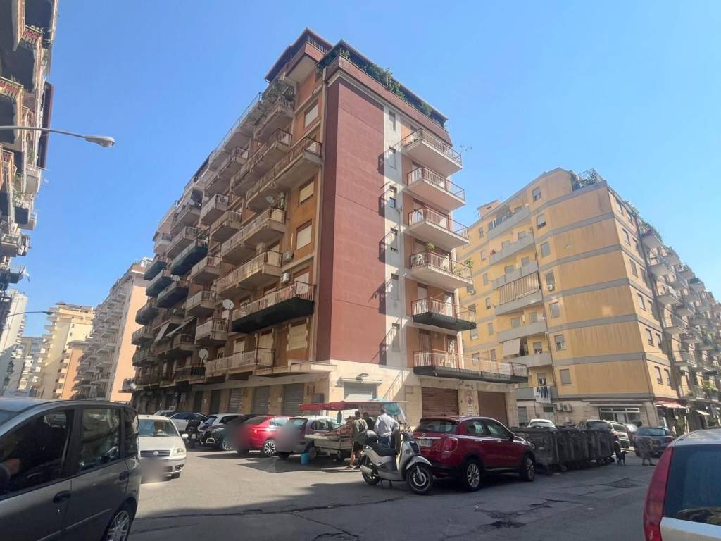 appartamento in vendita a Palermo in zona Malaspina/Palagonia