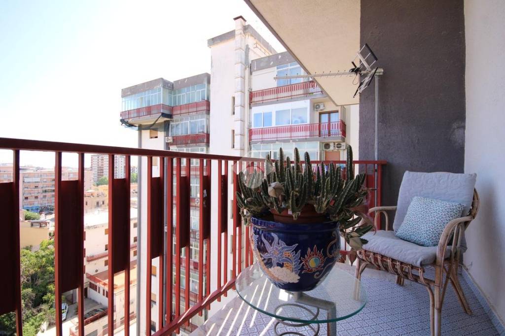 appartamento in vendita a Palermo in zona Malaspina/Palagonia