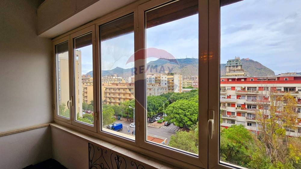 appartamento in vendita a Palermo in zona Politeama