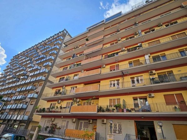 appartamento in vendita a Palermo in zona Malaspina/Palagonia