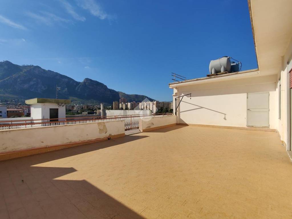 appartamento in vendita a Palermo in zona Chiavelli