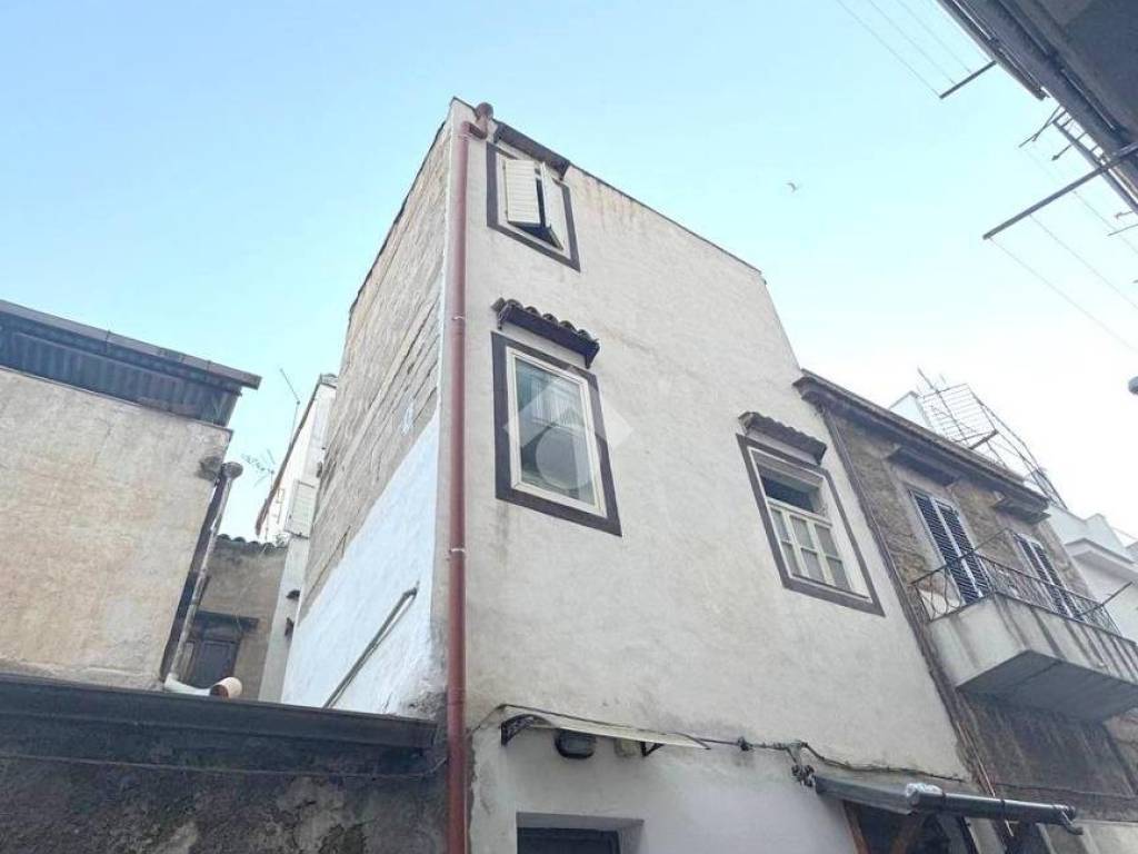 appartamento in vendita a Palermo in zona Malaspina/Palagonia