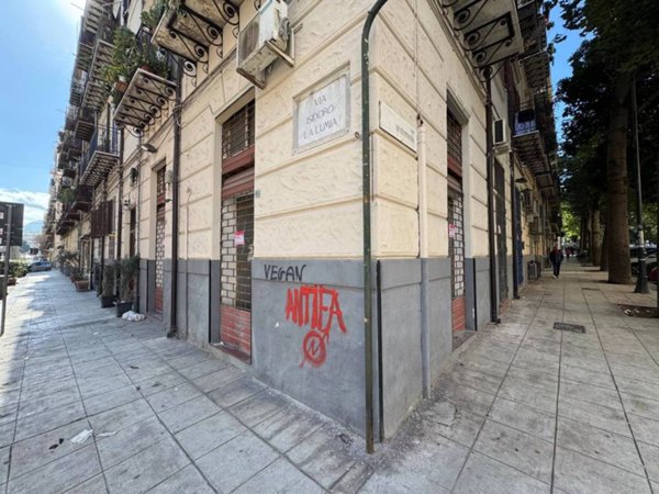 negozio in vendita a Palermo in zona Politeama