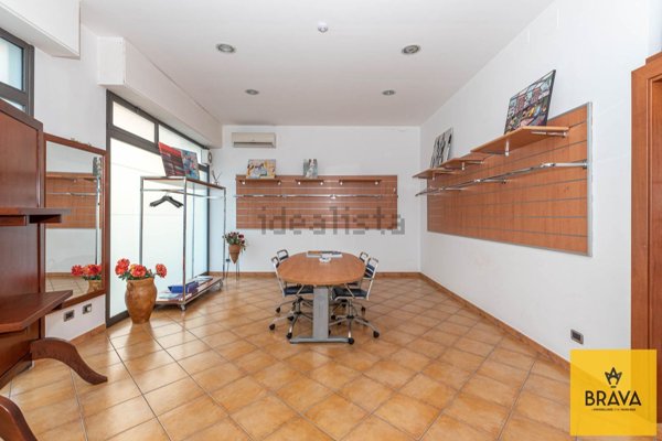 locale commerciale in vendita a Palermo in zona Resuttana