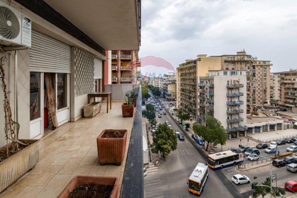 appartamento in vendita a Palermo in zona Zisa