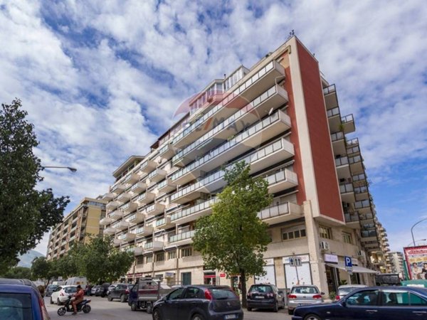 appartamento in vendita a Palermo in zona Malaspina/Palagonia